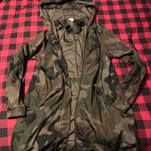 Ashley lightweight camo jacket from buckle size m